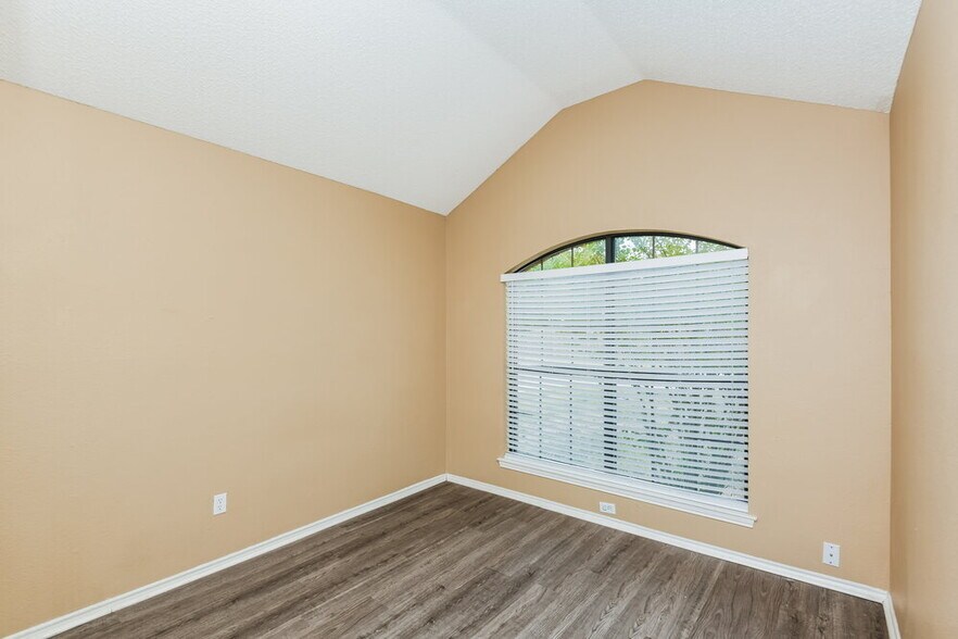 Building Photo - 829 Minuteman Dr