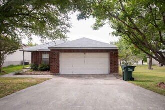 Building Photo - "Charming 3-Bedroom Home with Spacious Interior in San Marcos – Discover 1371 Sq Ft of Comfort!"