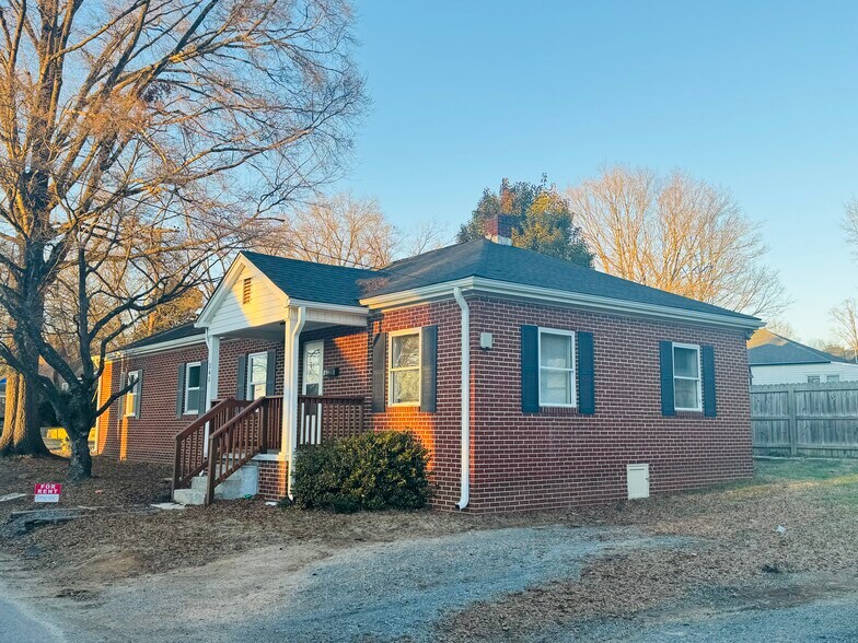 Primary Photo - 346 Magnolia St NW