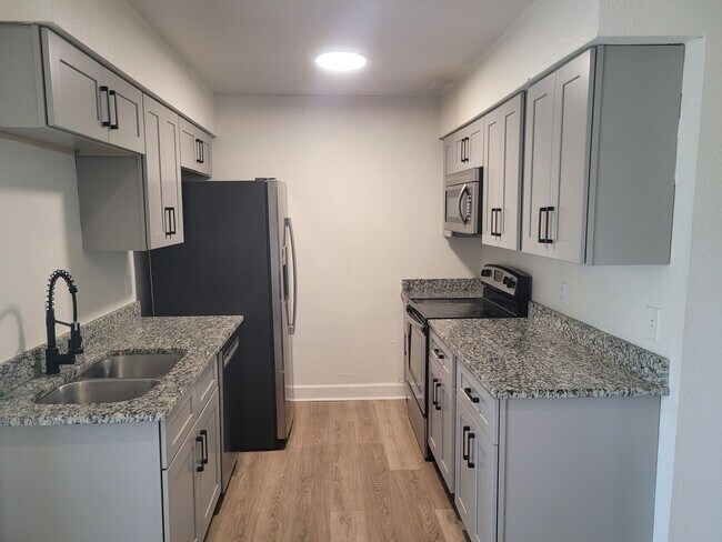 Building Photo - 1236 Dovehill Dr