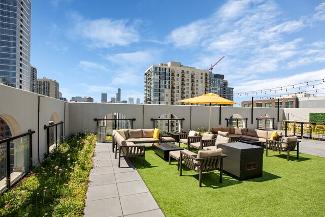 Building Photo - 1250 N La Salle Dr