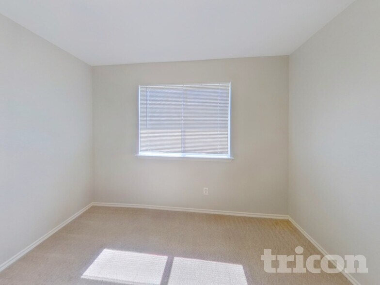 Building Photo - 6910 Meadow Bend Dr