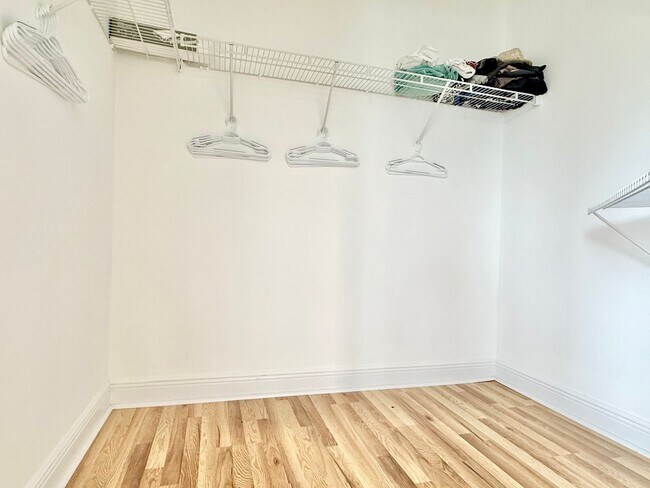 Building Photo - Perfect balance of space, style & easy living - 2Bedrooms 2.5Bath in Clearwater!