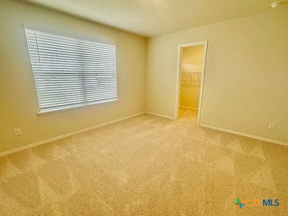 Building Photo - 452 Lynwood Gold