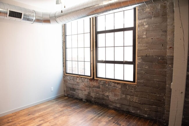 Building Photo - 116 N 3rd St