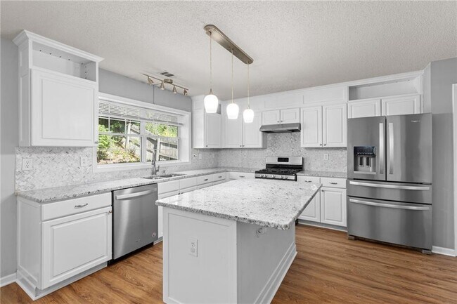 Building Photo - 13030 Carriage Park Ln