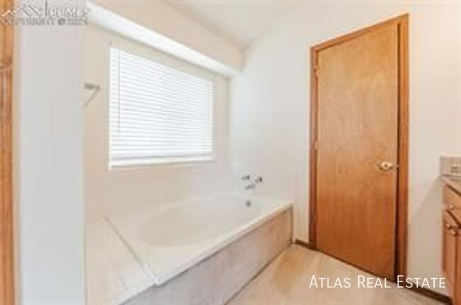 Building Photo - 8407 Wilmington Dr