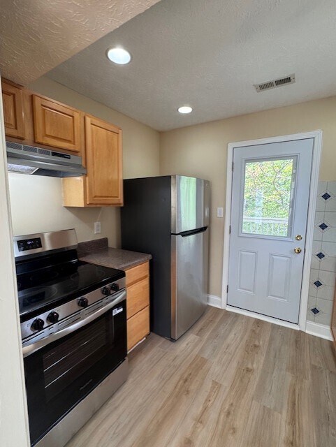 Building Photo - 6901 Ellesmere Dr NW