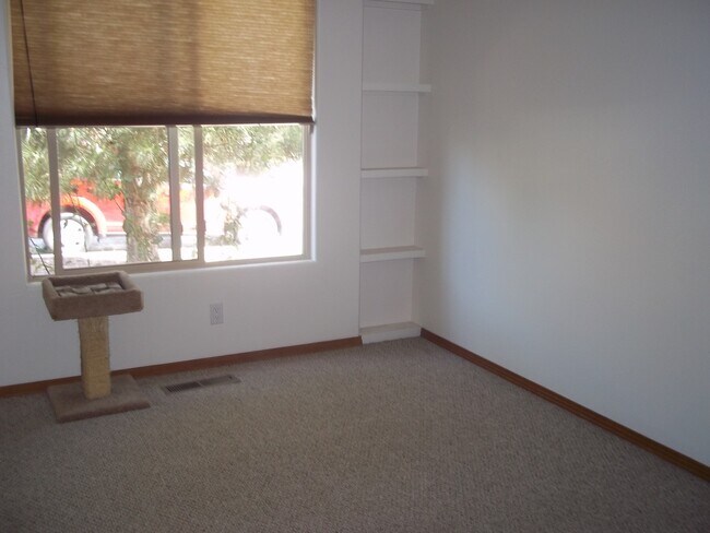 Building Photo - 2BR+1, 2BA, 2CG