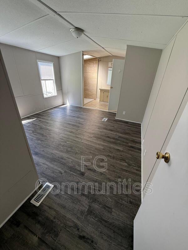 Building Photo - 3160 Dunn St