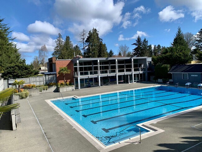 Building Photo - Blue Ridge Waterfront Home