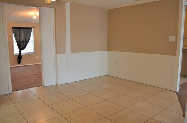 Building Photo - Beautiful fully remodeled home!