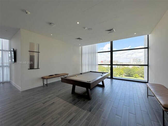 Building Photo - 1642 NE 1st Ave