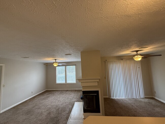 Building Photo - 979 Stewarts Creek Dr