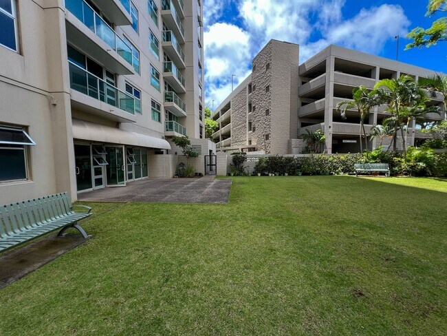 Building Photo - 1450 Young St