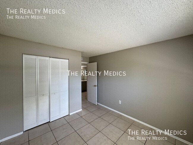 Building Photo - 2543 N Alafaya Trail