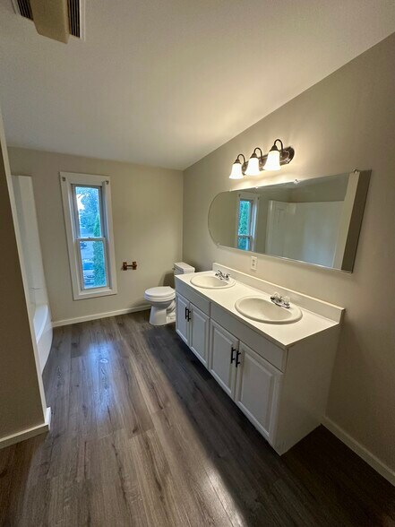 Bathroom - 24 Malvern St