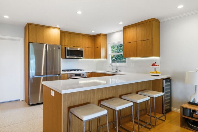 Building Photo - Updated Mid Century Home in Rancho Palos V...