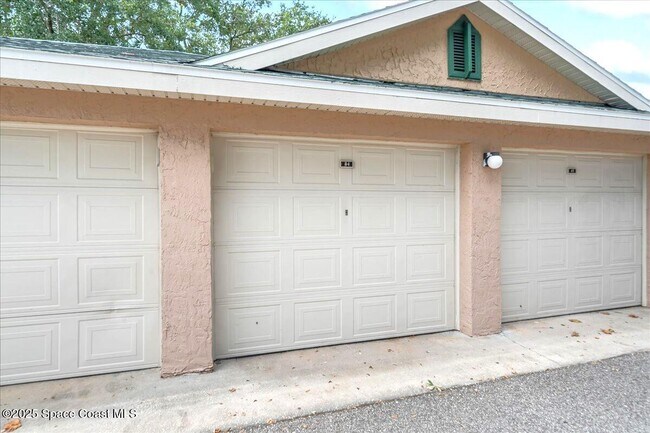 Building Photo - 7667 N Wickham Rd