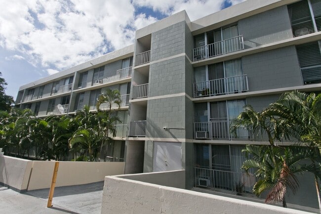 Building Photo - Beautiful 2 beds 1 bath  1 covered parking in Waialae, Honolulu