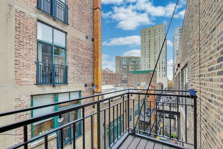 Building Photo - 375 W Erie St