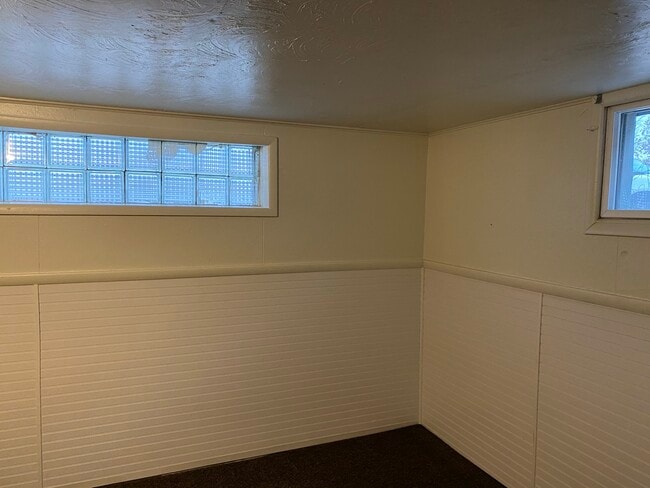 Building Photo - 1101 E 420 S St