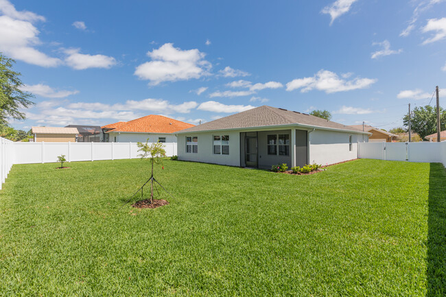 Building Photo - 10 Fairchild Ln