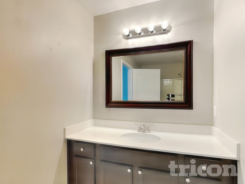 Building Photo - 1479 Swan Lake Cir