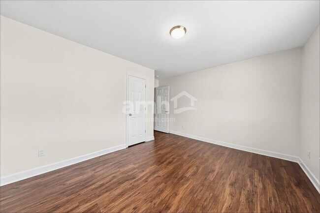 Building Photo - 921 Sundance Dr