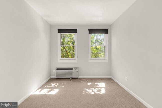 Building Photo - 4818 Chevy Chase Dr