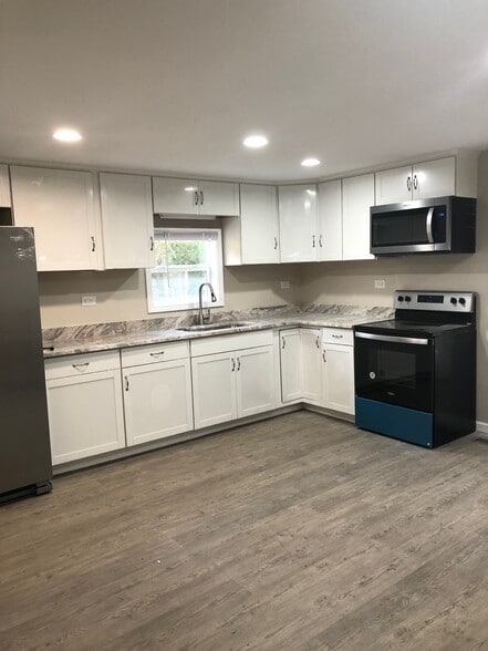 Kitchen - 61 Flat Swamp Rd
