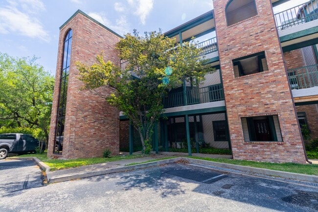 Building Photo - South Austin Gem: Cozy 2BR Home with Stunning Downtown Views, Minutes from Barton Creek Greenbelt!