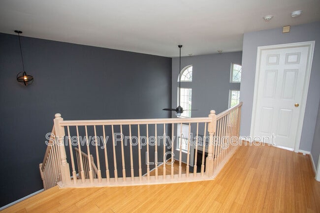 Building Photo - 605 Doral Dr