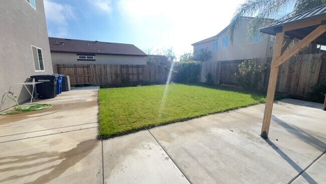 Building Photo - 577 Bedfordshire Dr