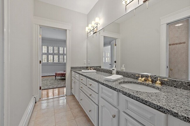 Building Photo - 451 Wellesley St