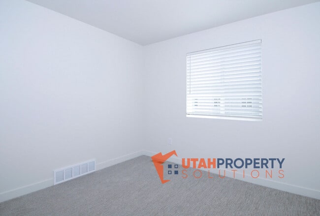 Building Photo - 1042 W 430 S