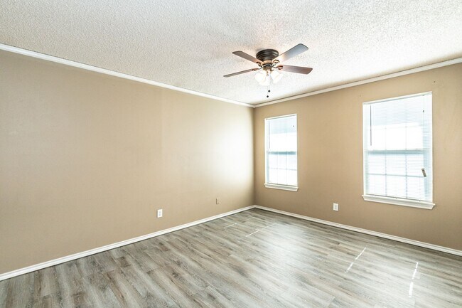Building Photo - 242 Mossycup Dr