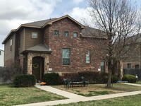 Building Photo - Townhome with attached double car garage