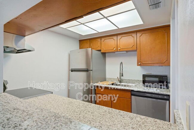 Building Photo - 8401 N New Braunfels Ave