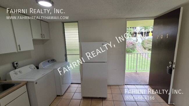 Building Photo - 95-2052 Waikalani Place B-207-