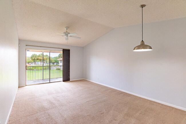 Building Photo - 3031 Holiday Springs Blvd