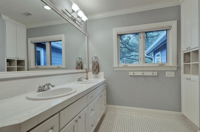 Building Photo - 5018 Shoal Creek Blvd