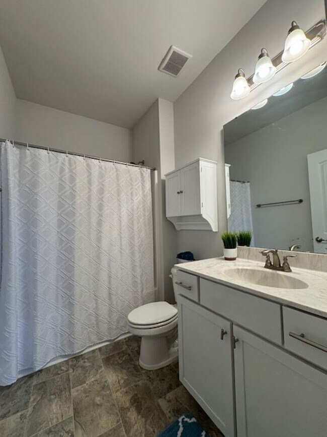 Building Photo - 208 S Merganser Dr