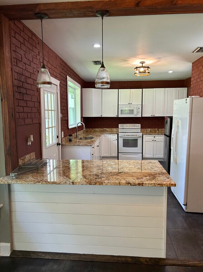 Building Photo - 115 E Lattin St