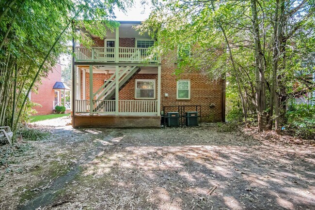 Building Photo - 3916 Stuart Ave