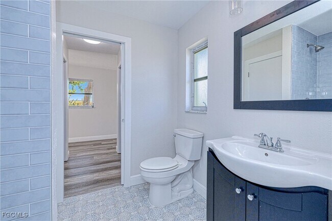 Building Photo - 1308 SE 25th Ln