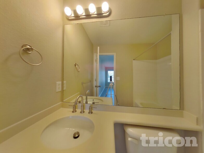 Building Photo - 13829 Josephine Ct