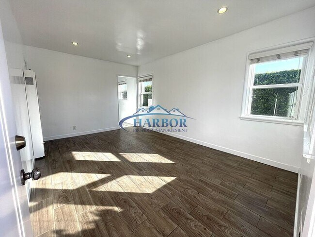 Building Photo - 1132 S Mesa St