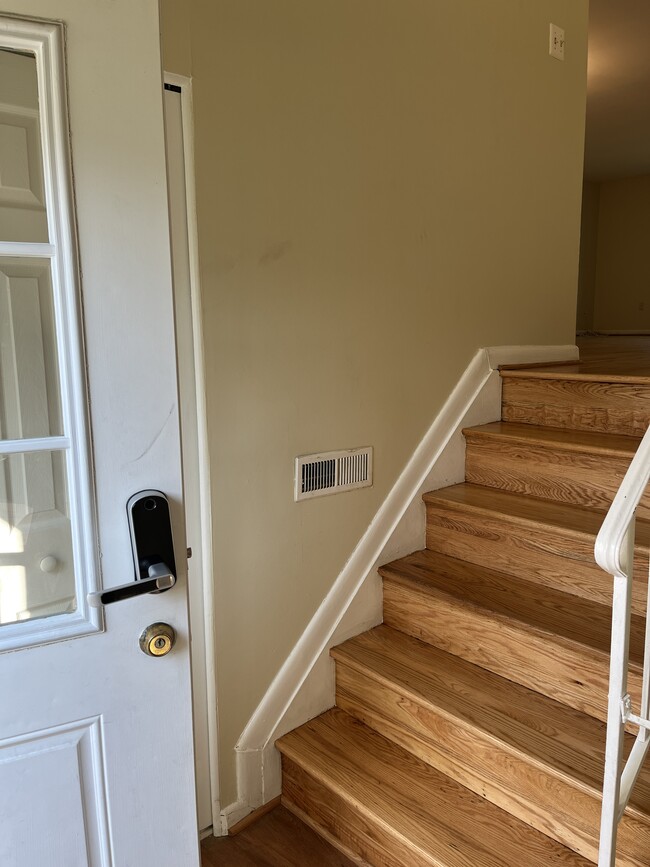 Building Photo - 2 Wimbledon Ln