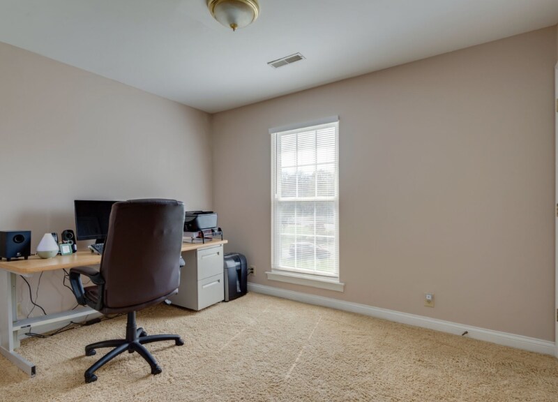 Building Photo - 176 London Ln